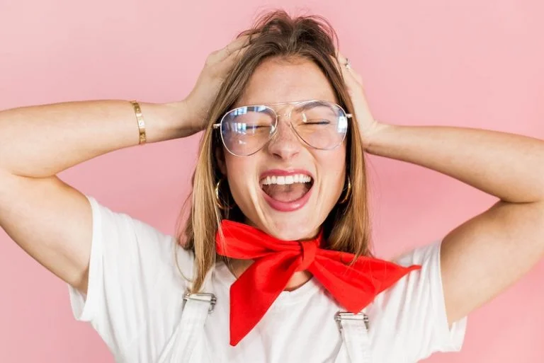 Come applicare il make up con gli occhiali