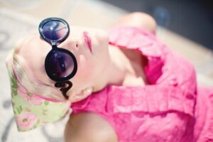 occhiali da sole che siano alla moda